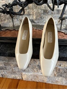 Feather Lite Collection Cream Leather Shoes SZ 6